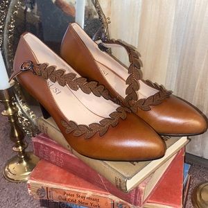Brown leather vintage heels